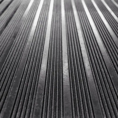 Piso De Goma Rayado Bastonado Camiflex Neg 3 Mm 1 M No Pvc